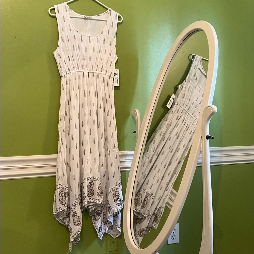 Lapogee Bohemian sleeveless maxi dress with a paisley